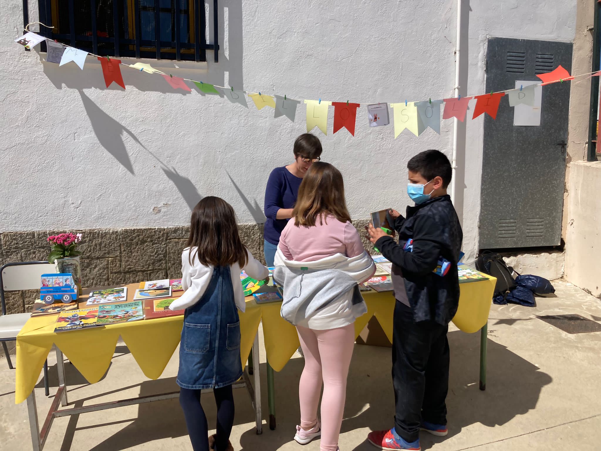 DÍA DEL LIBRO MERCADILLO2
